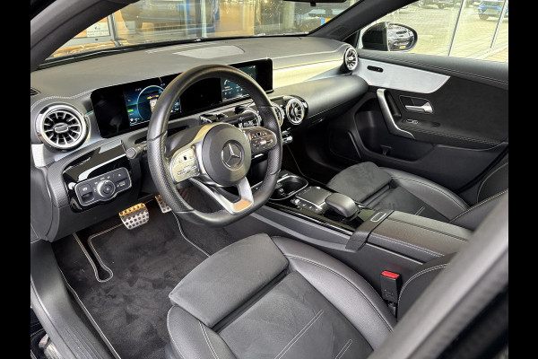 Mercedes-Benz A-Klasse 250 e AMG Line | Stoelverwarming | Navigatie | Getint glas | PDC | Climate contol