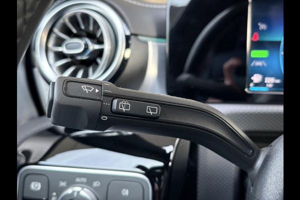 Mercedes-Benz A-Klasse 250 e AMG Line | Stoelverwarming | Navigatie | Getint glas | PDC | Climate contol