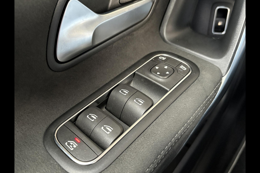 Mercedes-Benz A-Klasse 250 e AMG Line | Stoelverwarming | Navigatie | Getint glas | PDC | Climate contol