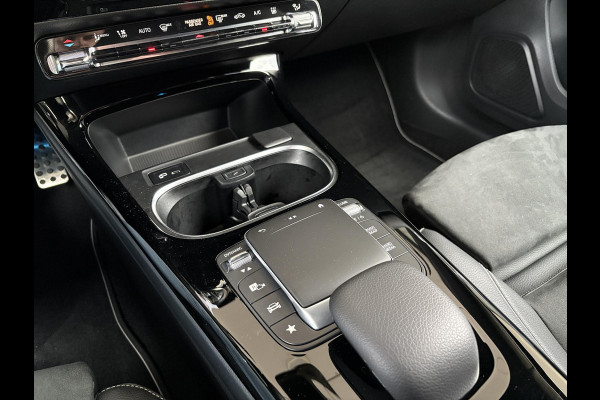 Mercedes-Benz A-Klasse 250 e AMG Line | Stoelverwarming | Navigatie | Getint glas | PDC | Climate contol