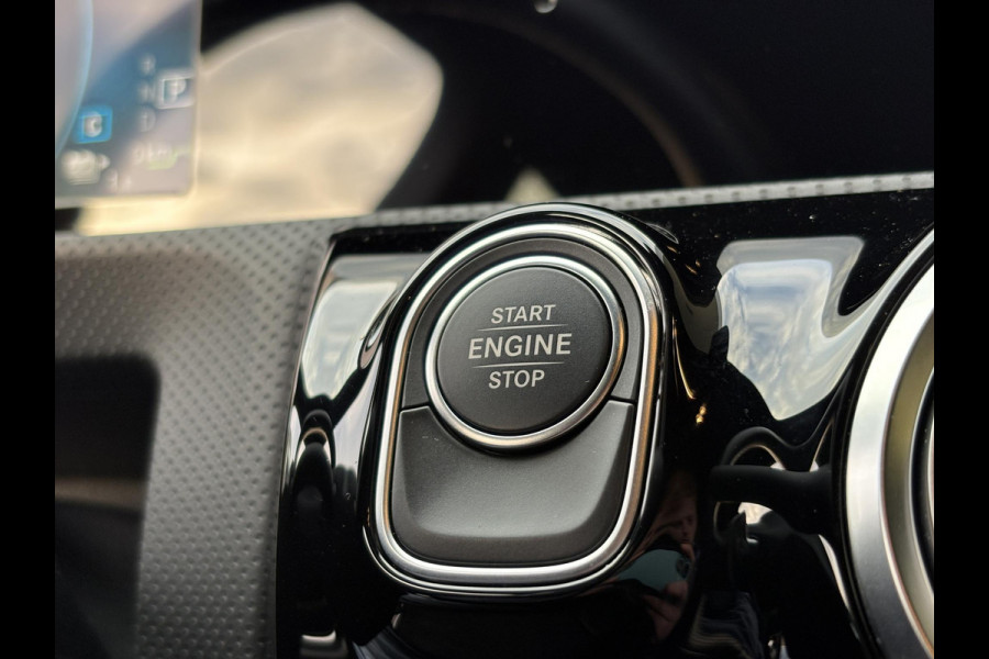 Mercedes-Benz A-Klasse 250 e AMG Line | Stoelverwarming | Navigatie | Getint glas | PDC | Climate contol