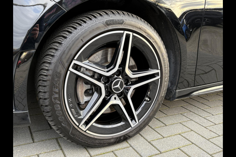 Mercedes-Benz A-Klasse 250 e AMG Line | Stoelverwarming | Navigatie | Getint glas | PDC | Climate contol