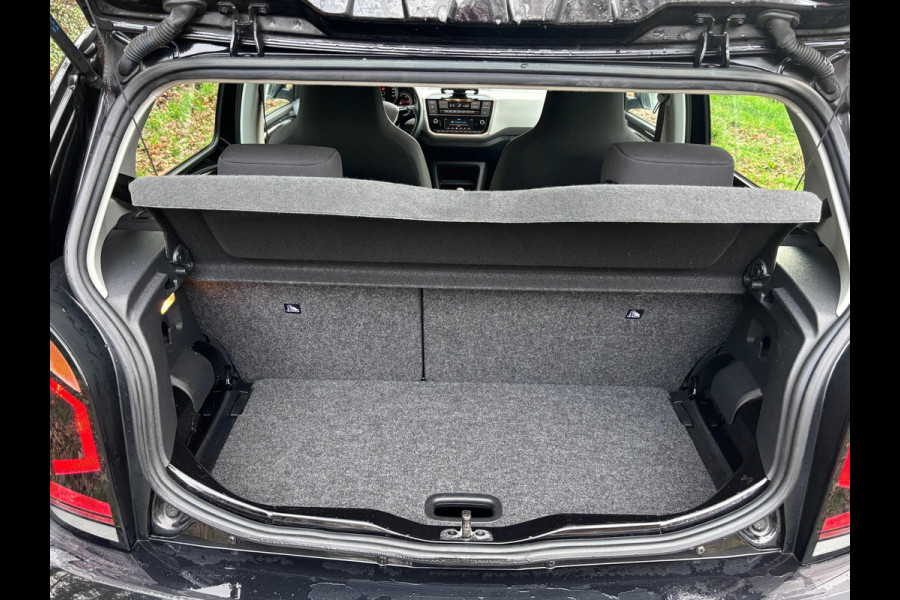 Volkswagen up! 1.0 BMT high up! | Cruise + Stoelverwarming + 1e Eigenaar Nu € 6.500,-!!!