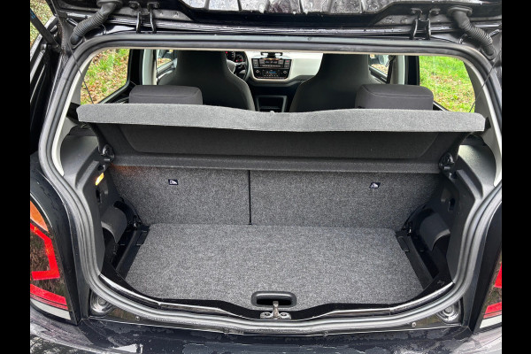 Volkswagen up! 1.0 BMT high up! | Cruise + Stoelverwarming + 1e Eigenaar Nu € 6.500,-!!!