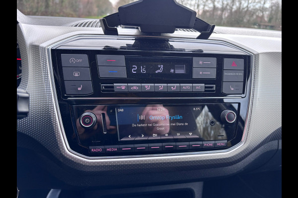 Volkswagen up! 1.0 BMT high up! | Cruise + Stoelverwarming + 1e Eigenaar Nu € 6.500,-!!!