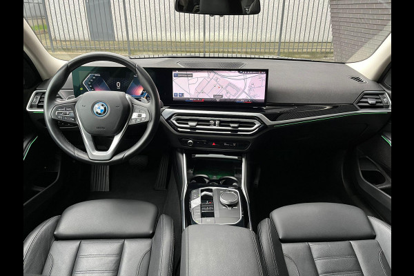 BMW 3 Serie Sedan 320e High Executive Automaat / Live Cockpit Plus / Stoelverwarming  / Widescreen Display / Extra Getint Glas / Climate Control / 17 Inch / Neerklapbare Achterbank / Hifi / Lichtpakket / Sportstoelen / LED