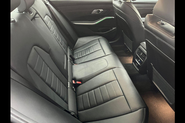 BMW 3 Serie Sedan 320e High Executive Automaat / Live Cockpit Plus / Stoelverwarming  / Widescreen Display / Extra Getint Glas / Climate Control / 17 Inch / Neerklapbare Achterbank / Hifi / Lichtpakket / Sportstoelen / LED