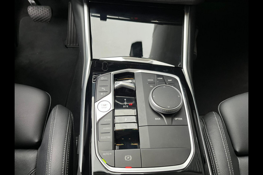 BMW 3 Serie Sedan 320e High Executive Automaat / Live Cockpit Plus / Stoelverwarming  / Widescreen Display / Extra Getint Glas / Climate Control / 17 Inch / Neerklapbare Achterbank / Hifi / Lichtpakket / Sportstoelen / LED