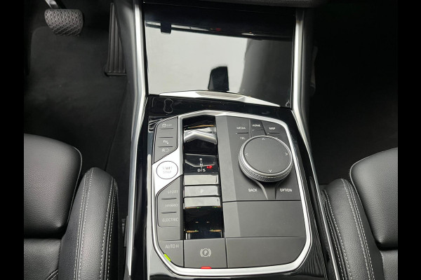 BMW 3 Serie Sedan 320e High Executive Automaat / Live Cockpit Plus / Stoelverwarming  / Widescreen Display / Extra Getint Glas / Climate Control / 17 Inch / Neerklapbare Achterbank / Hifi / Lichtpakket / Sportstoelen / LED