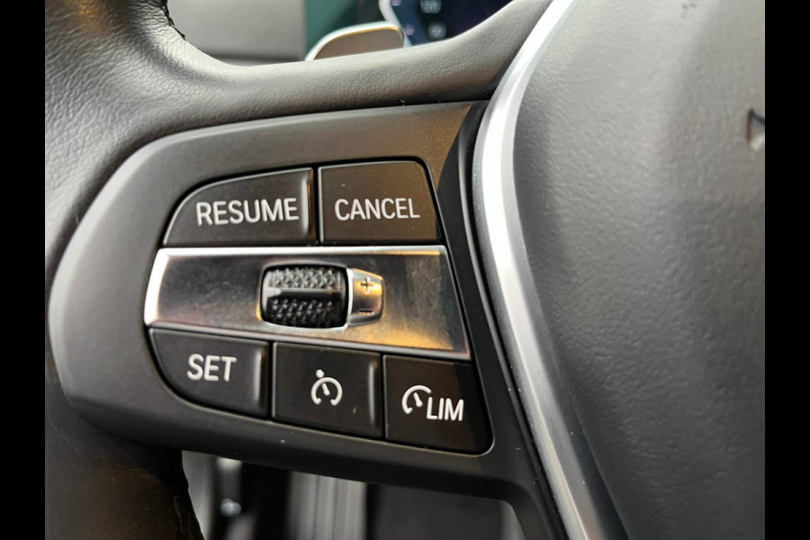 BMW 3 Serie Sedan 320e High Executive Automaat / Live Cockpit Plus / Stoelverwarming  / Widescreen Display / Extra Getint Glas / Climate Control / 17 Inch / Neerklapbare Achterbank / Hifi / Lichtpakket / Sportstoelen / LED