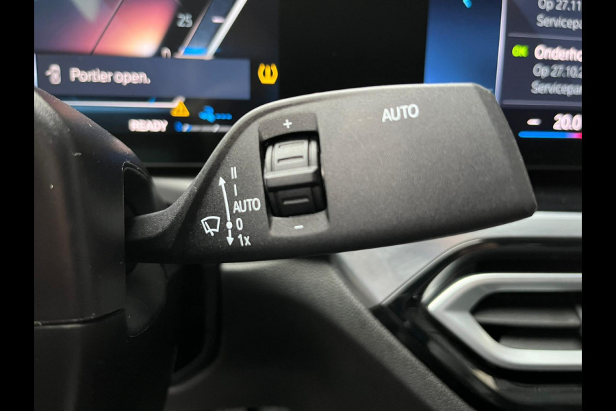 BMW 3 Serie Sedan 320e High Executive Automaat / Live Cockpit Plus / Stoelverwarming  / Widescreen Display / Extra Getint Glas / Climate Control / 17 Inch / Neerklapbare Achterbank / Hifi / Lichtpakket / Sportstoelen / LED