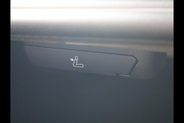 BMW 3 Serie Sedan 320e High Executive Automaat / Live Cockpit Plus / Stoelverwarming  / Widescreen Display / Extra Getint Glas / Climate Control / 17 Inch / Neerklapbare Achterbank / Hifi / Lichtpakket / Sportstoelen / LED