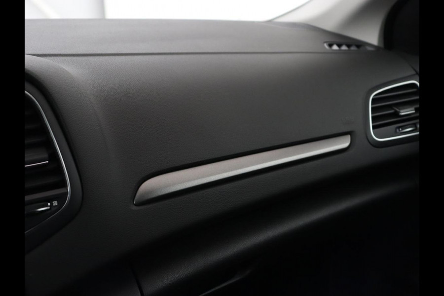 Renault Mégane 1.3 TCe Business Zen | Trekhaak | Camera | Carplay | Navigatie | Keyless | Full LED | Parkeerhulp | Cruise control | Climate control | DAB | Bluetooth