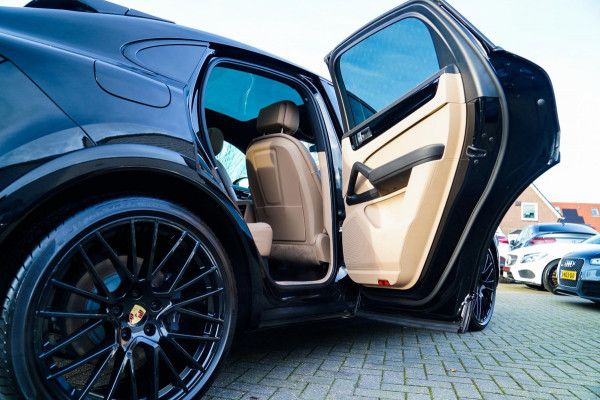 Porsche Cayenne Coupé 3.0 E-Hybrid Platinum Edition | Sport Design | Massage | Adaptieve cruise | Dealer onderhouden | 22 inch |
