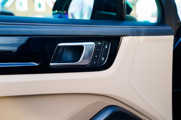 Porsche Cayenne Coupé 3.0 E-Hybrid Platinum Edition | Sport Design | Massage | Adaptieve cruise | Dealer onderhouden | 22 inch |