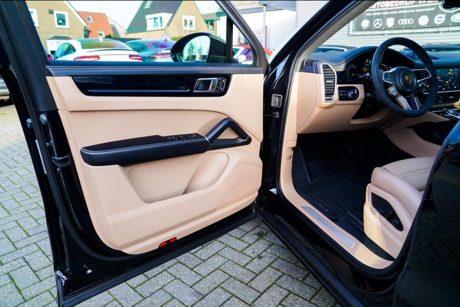 Porsche Cayenne Coupé 3.0 E-Hybrid Platinum Edition | Sport Design | Massage | Adaptieve cruise | Dealer onderhouden | 22 inch |