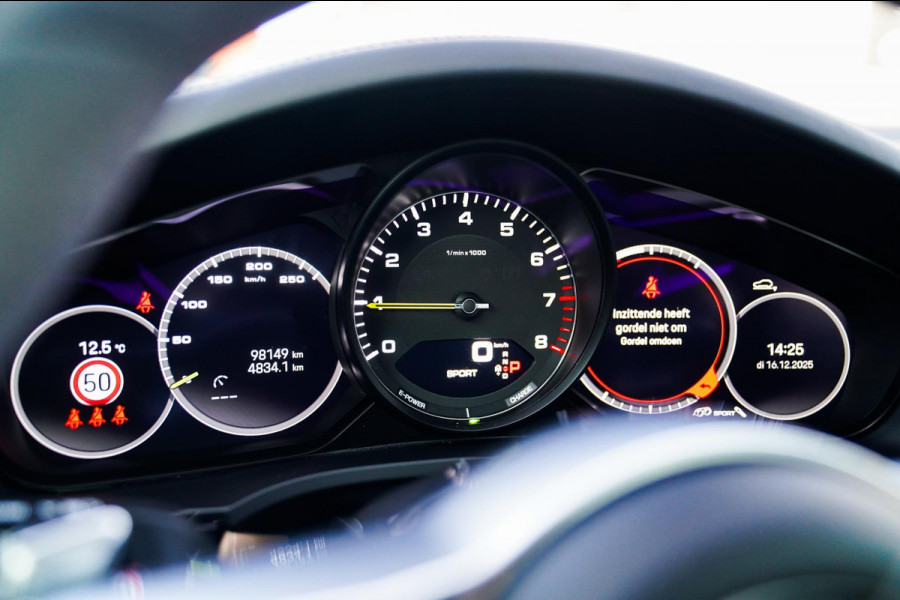 Porsche Cayenne Coupé 3.0 E-Hybrid Platinum Edition | Sport Design | Massage | Adaptieve cruise | Dealer onderhouden | 22 inch |