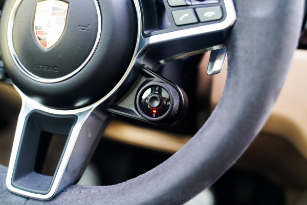 Porsche Cayenne Coupé 3.0 E-Hybrid Platinum Edition | Sport Design | Massage | Adaptieve cruise | Dealer onderhouden | 22 inch |