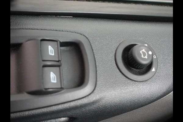 Ford Transit Custom L2H1 Automaat Dubbele cabine Trend Navi Trekhaak Cruise Control Parkeersensoren Airco Bluetooth Euro6