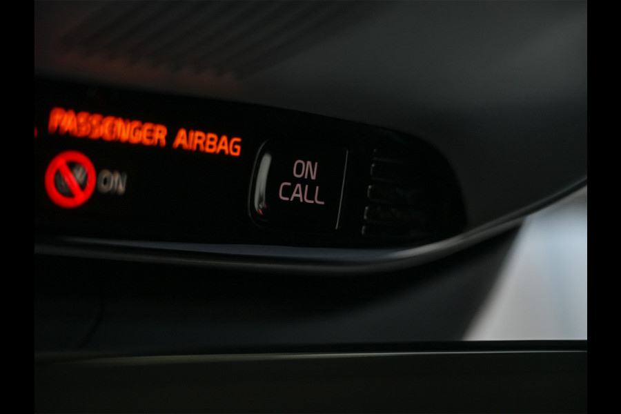 Volvo V60 2.0 D4 Momentum · Camera · Blis · Adaptive cruise · Virtual cockpit · Lane assist · Apple carplay/Android auto · Trekhaak