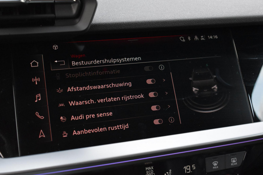 Audi A3 Sportback 35 TFSI S edition Pano Kuip Lane B&O Trekhaak Leder