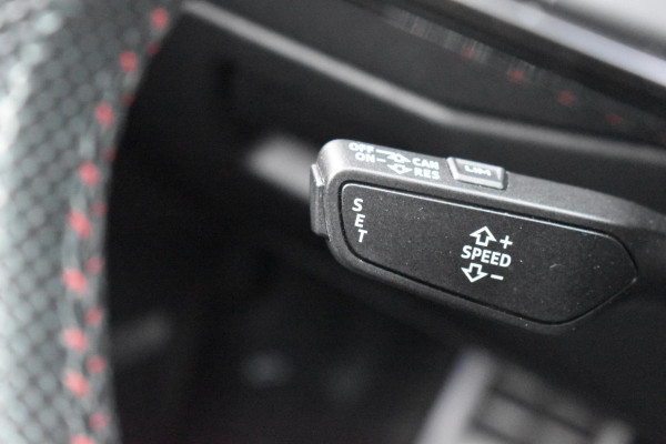 Audi A3 Sportback 35 TFSI S edition Pano Kuip Lane B&O Trekhaak Leder