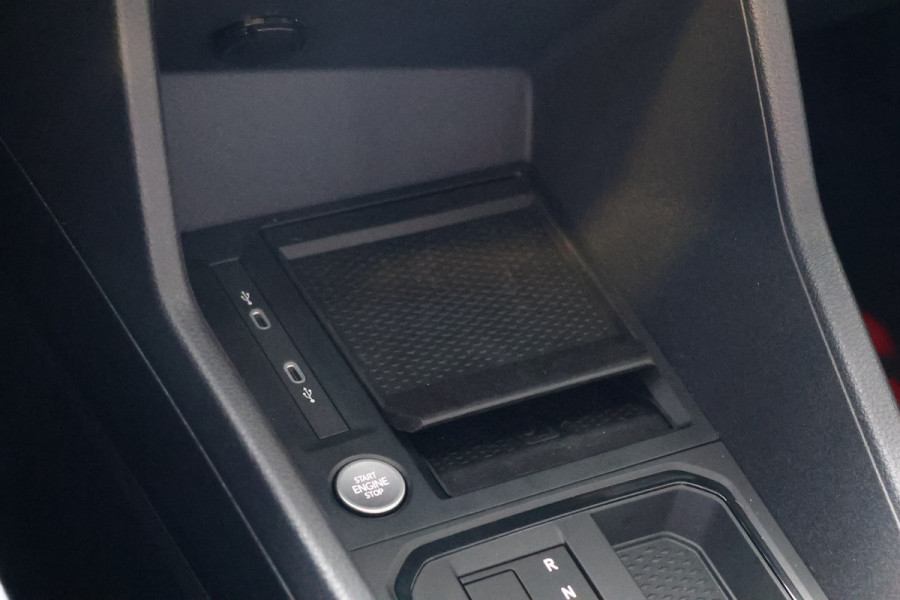 Volkswagen Caddy Cargo 2.0 TDI DSG | L+R Schuifdeur | ACC | Side Assist | Lane Assist | Virtual Cockpit | Camera | CarPlay | Stoelverwarming | LED Koplampen | Sidebars | DAB | Fabrieksgarantie | Facelift model | BPM Vrij