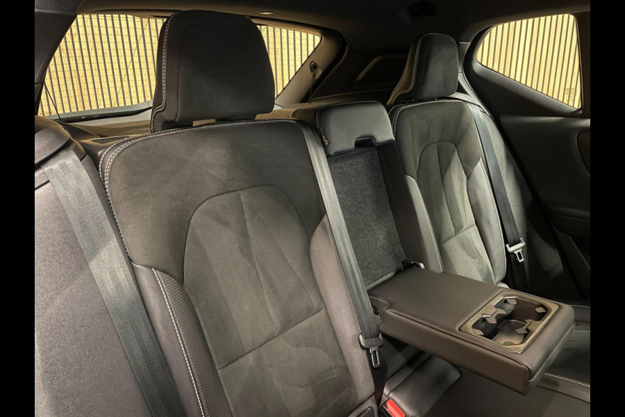Volvo XC40 Recharge P8 AWD R-Design|90%SOH|TREKHAAK|1/2 LEDER|STOEL+STUURVERWARMING|ACC|CARPLAY|CLIMA+CRUISE|NL|NAP|IN.BTW|1e EIG|
