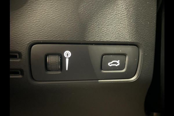 Volvo XC40 Recharge P8 AWD R-Design|90%SOH|TREKHAAK|1/2 LEDER|STOEL+STUURVERWARMING|ACC|CARPLAY|CLIMA+CRUISE|NL|NAP|IN.BTW|1e EIG|