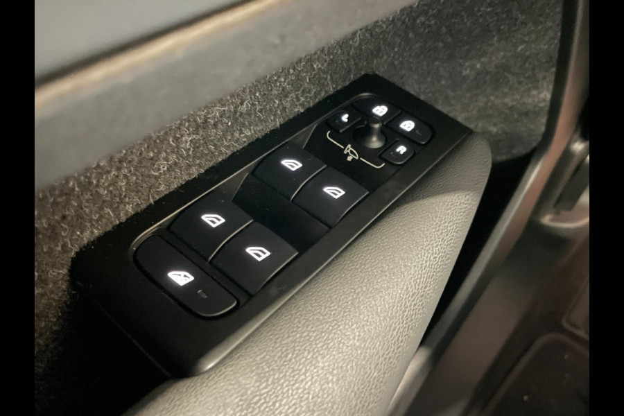 Volvo XC40 Recharge P8 AWD R-Design|90%SOH|TREKHAAK|1/2 LEDER|STOEL+STUURVERWARMING|ACC|CARPLAY|CLIMA+CRUISE|NL|NAP|IN.BTW|1e EIG|