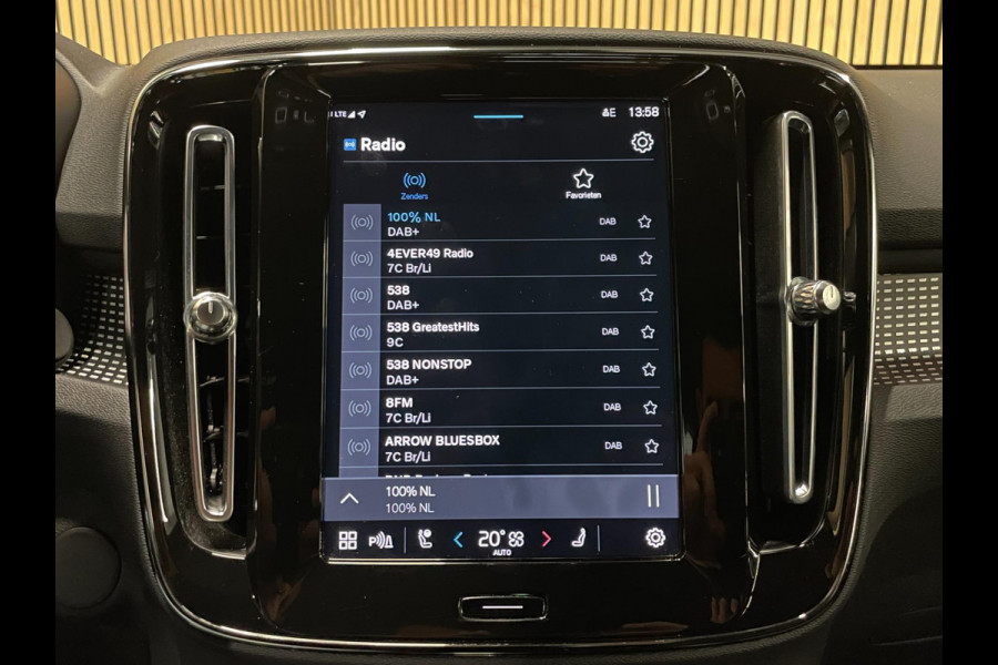 Volvo XC40 Recharge P8 AWD R-Design|90%SOH|TREKHAAK|1/2 LEDER|STOEL+STUURVERWARMING|ACC|CARPLAY|CLIMA+CRUISE|NL|NAP|IN.BTW|1e EIG|