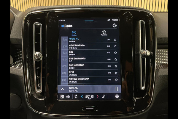 Volvo XC40 Recharge P8 AWD R-Design|90%SOH|TREKHAAK|1/2 LEDER|STOEL+STUURVERWARMING|ACC|CARPLAY|CLIMA+CRUISE|NL|NAP|IN.BTW|1e EIG|