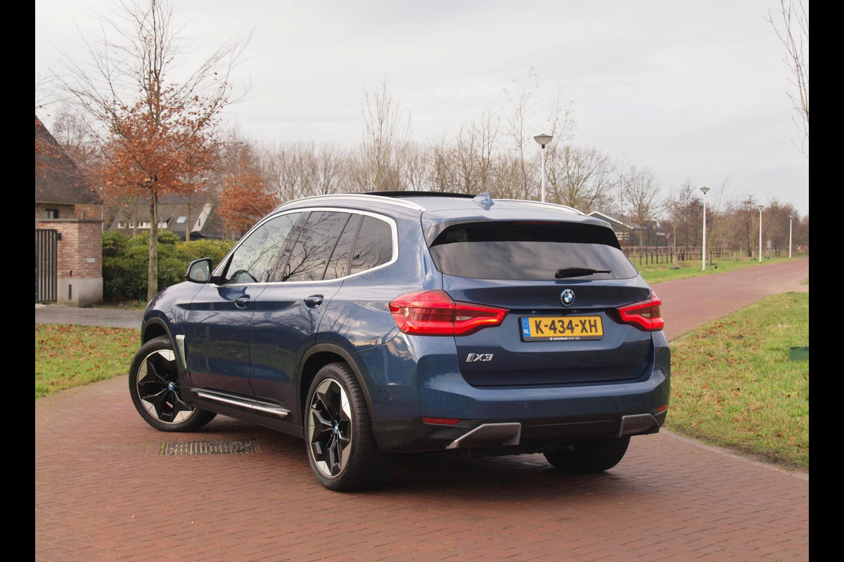 BMW iX3 High Executive 80 kWh | Panoramadak | 360 Camera | Sfeerverlichting | Head-Up Display | Harman Kardon |
