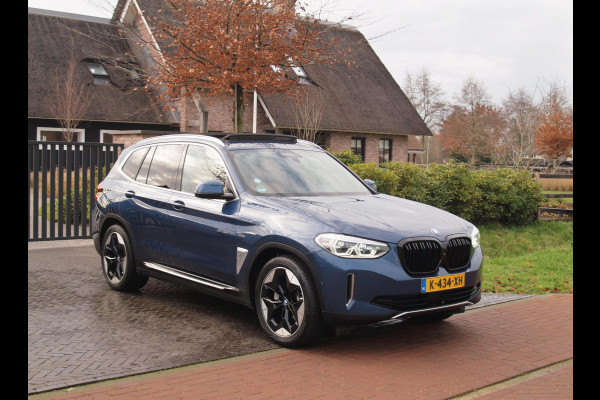BMW iX3 High Executive 80 kWh | Panoramadak | 360 Camera | Sfeerverlichting | Head-Up Display | Harman Kardon |