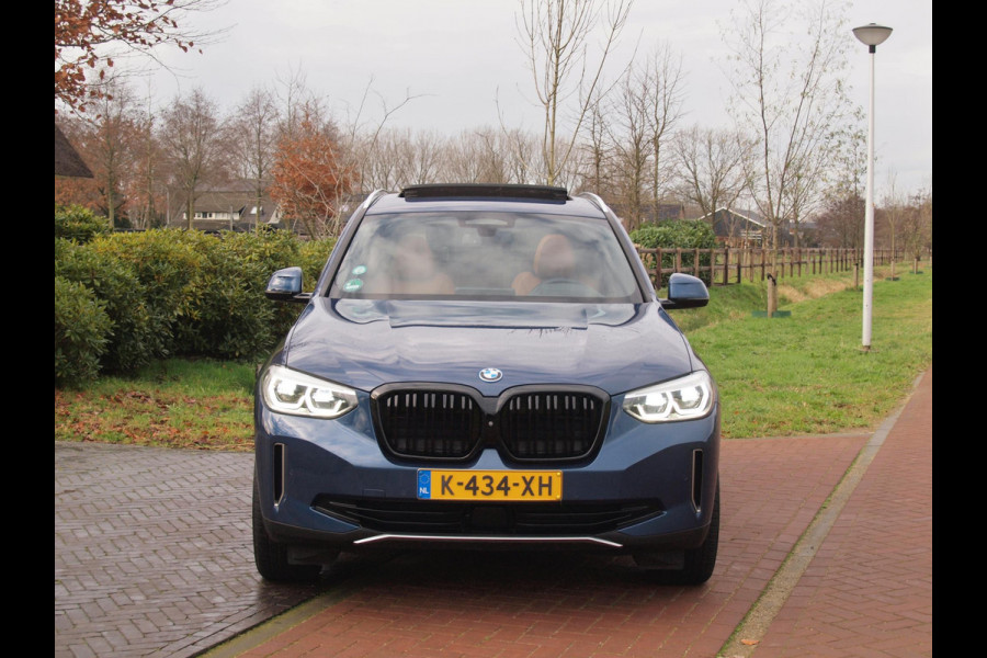 BMW iX3 High Executive 80 kWh | Panoramadak | 360 Camera | Sfeerverlichting | Head-Up Display | Harman Kardon |