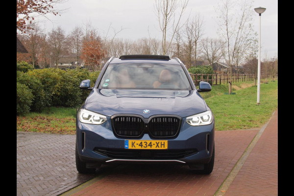 BMW iX3 High Executive 80 kWh | Panoramadak | 360 Camera | Sfeerverlichting | Head-Up Display | Harman Kardon |
