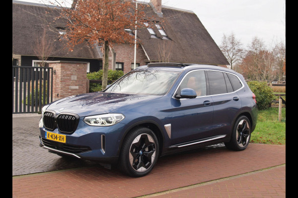 BMW iX3 High Executive 80 kWh | Panoramadak | 360 Camera | Sfeerverlichting | Head-Up Display | Harman Kardon |
