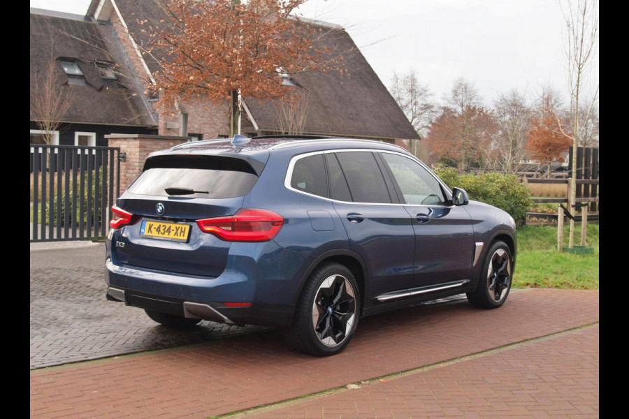 BMW iX3 High Executive 80 kWh | Panoramadak | 360 Camera | Sfeerverlichting | Head-Up Display | Harman Kardon |