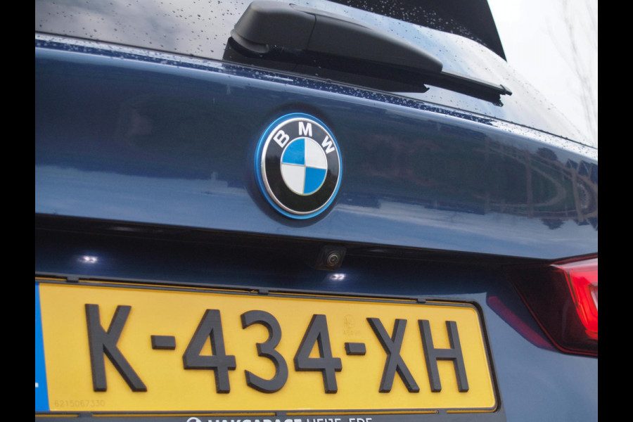 BMW iX3 High Executive 80 kWh | Panoramadak | 360 Camera | Sfeerverlichting | Head-Up Display | Harman Kardon |