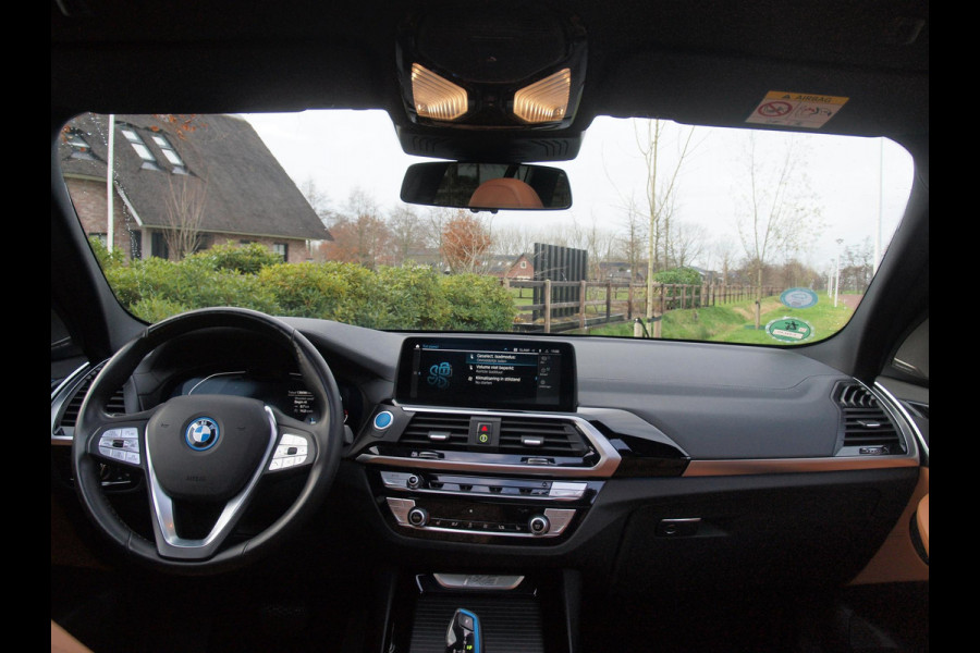 BMW iX3 High Executive 80 kWh | Panoramadak | 360 Camera | Sfeerverlichting | Head-Up Display | Harman Kardon |