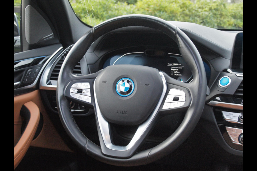 BMW iX3 High Executive 80 kWh | Panoramadak | 360 Camera | Sfeerverlichting | Head-Up Display | Harman Kardon |