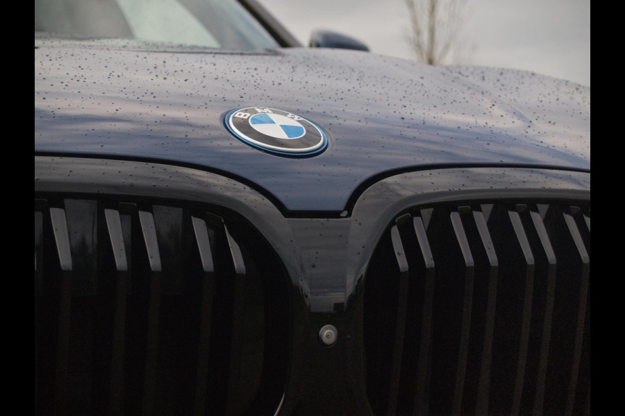 BMW iX3 High Executive 80 kWh | Panoramadak | 360 Camera | Sfeerverlichting | Head-Up Display | Harman Kardon |