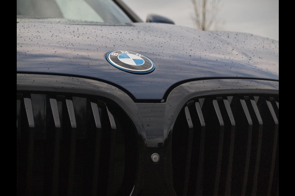 BMW iX3 High Executive 80 kWh | Panoramadak | 360 Camera | Sfeerverlichting | Head-Up Display | Harman Kardon |