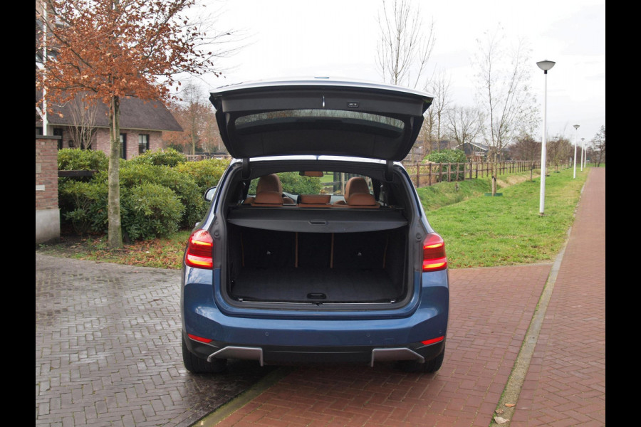 BMW iX3 High Executive 80 kWh | Panoramadak | 360 Camera | Sfeerverlichting | Head-Up Display | Harman Kardon |