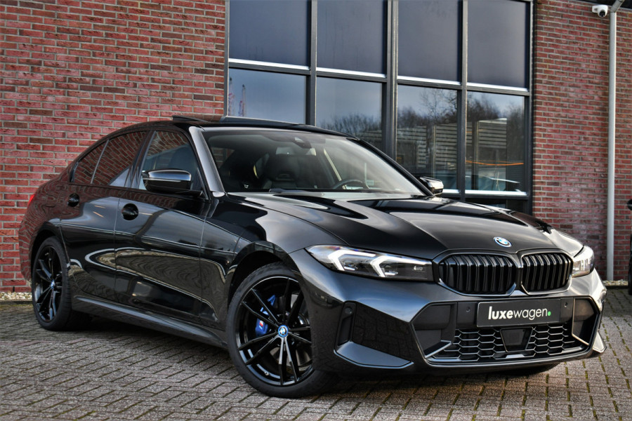 BMW 3-serie 330e xDrive M-Sport Pro Pano M-zetels ACC HUD 19inch El-klep