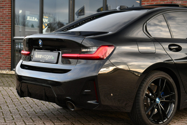 BMW 3-serie 330e xDrive M-Sport Pro Pano M-zetels ACC HUD 19inch El-klep