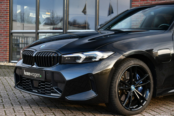 BMW 3-serie 330e xDrive M-Sport Pro Pano M-zetels ACC HUD 19inch El-klep