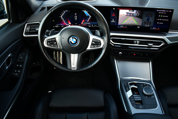 BMW 3-serie 330e xDrive M-Sport Pro Pano M-zetels ACC HUD 19inch El-klep