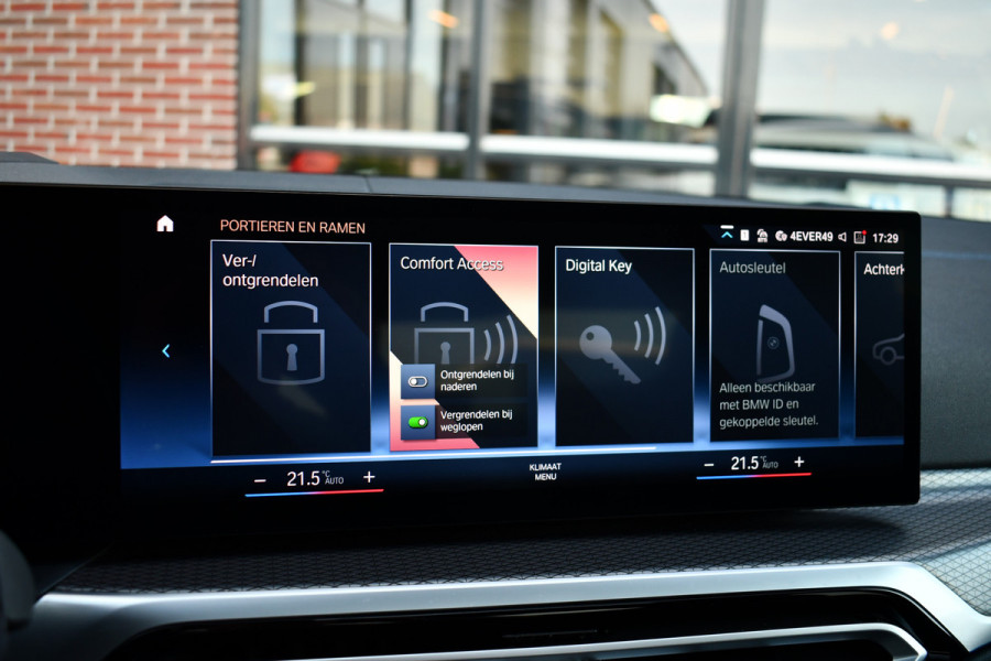 BMW 3-serie 330e xDrive M-Sport Pro Pano M-zetels ACC HUD 19inch El-klep