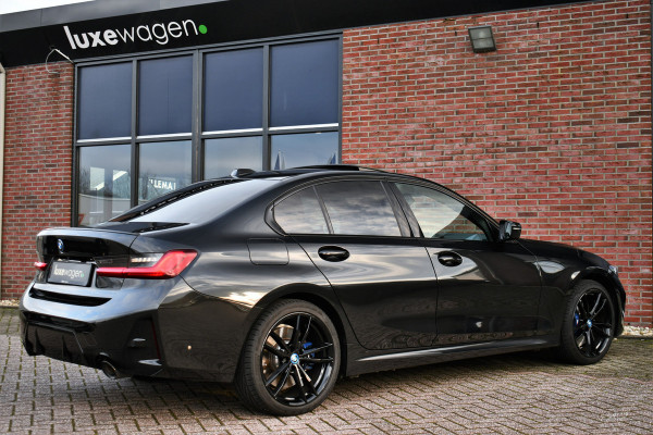 BMW 3-serie 330e xDrive M-Sport Pro Pano M-zetels ACC HUD 19inch El-klep